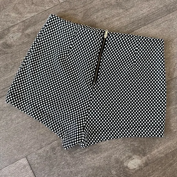 polkadot print patterned high waisted hot shorts - Picture 2 of 4